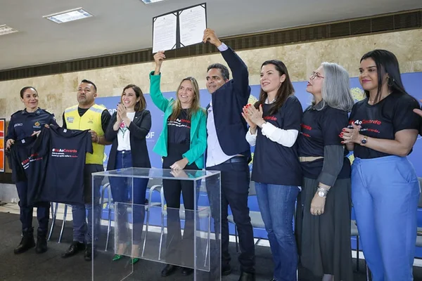 Imagem colorida mostra evento no Palácio do Buriti