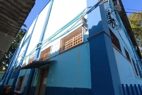 Contenção: polícia encontra drogas em escola "depósito" usada pelo CV