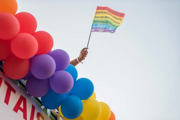 Dilma permite uso de nome social em crachás por servidores LGBT