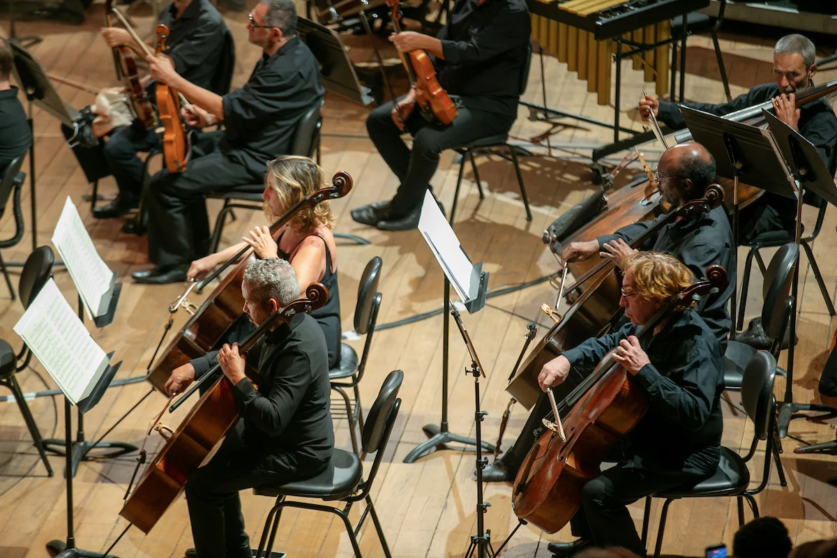 Finalizando o Concerto da Paz com; Ludwig van Beethoven - Ode à Alegria da Sinfonia No. 9 com Tutti Choir, Daniel Moraes (regente), Gabriela Ramos (soprano), Andréia Maulaz (mezzo-soprano), Rafael Ribeiro (tenor) e Gutemberg Amaral (baixo) Finalizando o Concerto da Paz com; Ludwig van Beethoven - Ode à Alegria da Sinfonia No. 9 com Tutti Choir, Daniel Moraes (regente), Gabriela Ramos (soprano), Andréia Maulaz (mezzo-soprano), Rafael Ribeiro (tenor) e Gutemberg Amaral (baixo)