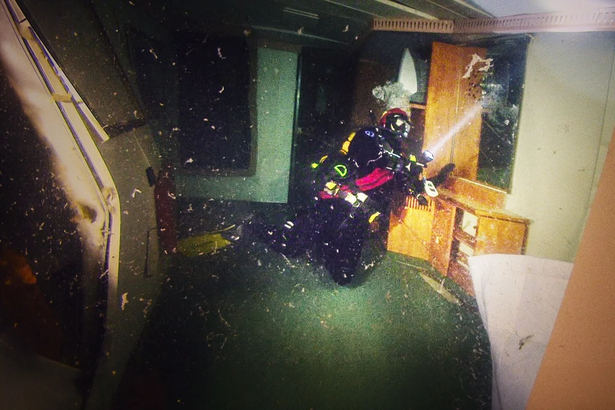Os passageiros foram informados que havia sido uma falha elétrica e permaneceram no navio. O alarme demorou a ser acionado. Os passageiros foram informados que havia sido uma falha elétrica e permaneceram no navio. O alarme demorou a ser acionado.