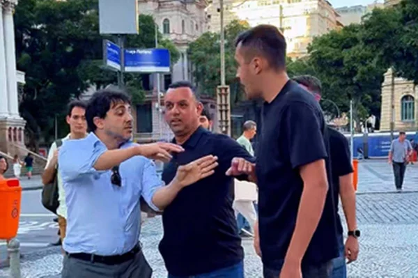 Presidenciável do Missão briga com ex-MBL no centro do Rio; veja vídeo