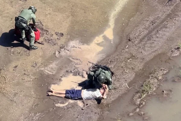 Idoso desaparecido é encontrado deitado em lama na zona rural