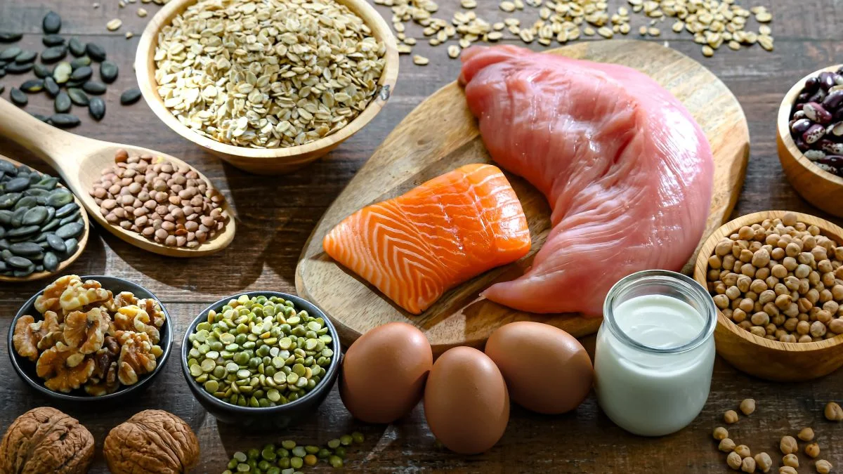Salmão, tilápia e peito de frango são fontes de proteínas magras Salmão, tilápia e peito de frango são fontes de proteínas magras