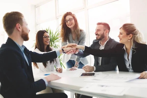 Desafio da Ambev seleciona 60 jovens para estágio de marketing