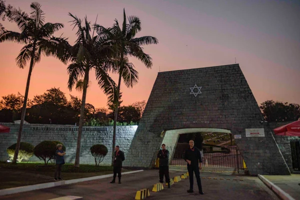 Movimento no Cemitério Israelita do Butantã no dia da morte de Silvio Santos - Metrópoles