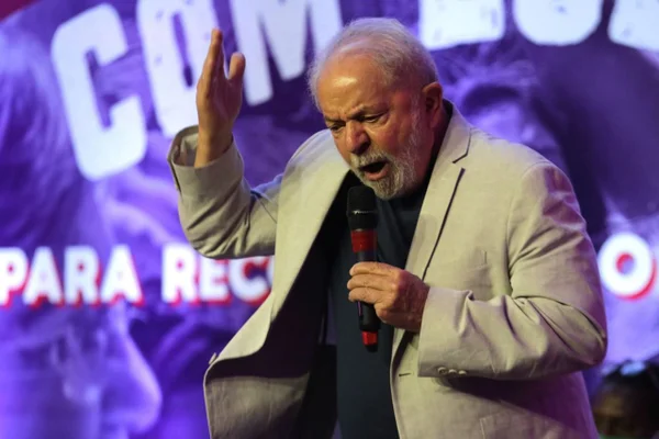 O ex-presidente Luiz Inácio Lula da Silva (PT), participa nesta manhã de quinta-feira,10, no hotel Nobile Downtown, da reunião “Mulheres com Lula para reconstruir o Brasil”, organizada pela Secretaria Nacional de Mulheres do PT e pela presidente do partido, deputada Gleisi Hoffmann (PT). Foto: Fábio Vieira/Metrópoles