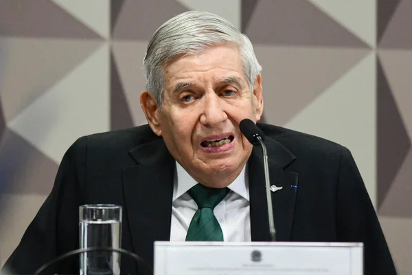 Depoimento de general Augusto Heleno, ex-ministro do Gabinete de Segurança Institucional GSI do governo Bolsonaro, na CPMI do 8 de Janeiro - metrópoles