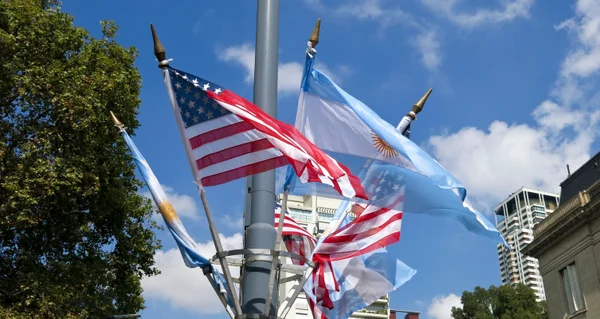 Imagem colorida mostra Embaixada dos EUA na Argentina - Metrópoles