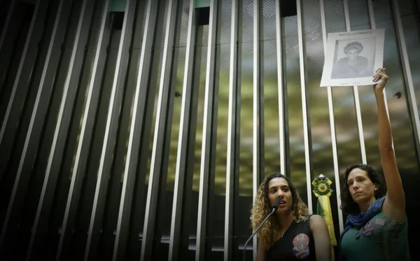Na Câmara, irmã e mulher de Marielle cobram resposta de autoridades