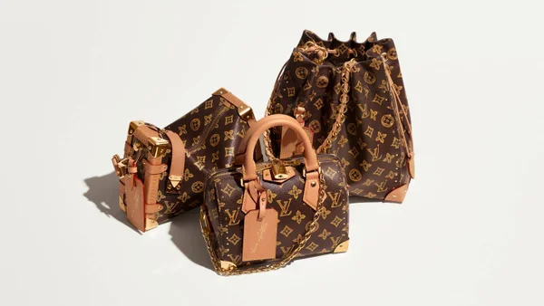 Louis Vuitton processa marca chinesa por suposta cópia de monograma - destaque galeria Louis Vuitton processa marca chinesa por suposta cópia de monograma - destaque galeria