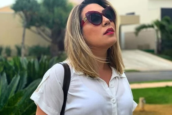Naiara Azevedo surpreende fãs com a quantidade de roupas no closet