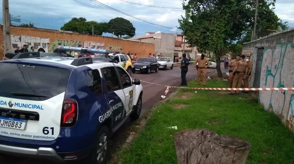 Homem é morto a tiros com filho de dois anos no colo em Curitiba