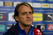 Roberto Mancini, técnico da seleção italiano, dando entrevista