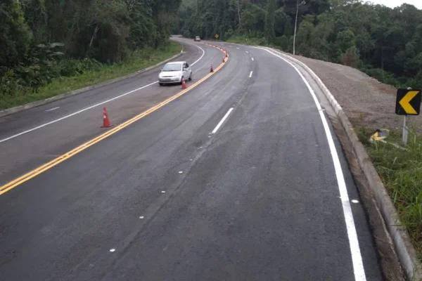 Índices pluviométricos acima de 100 mm deixam rodovia com risco de deslizamentos e impactos no tráfego entre Ubatuba e o Rio de Janeiro - Metrópoles