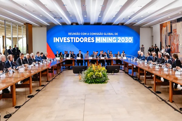 Terras raras: Lula reúne investidores de mineração no Itamaraty