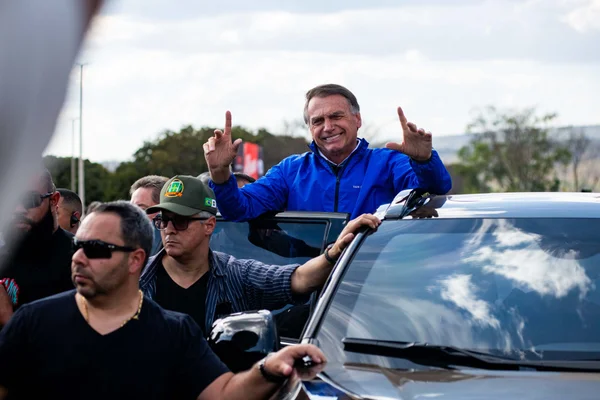 Mesmo preso, Bolsonaro tem direito a 8 assessores e veículos oficiais