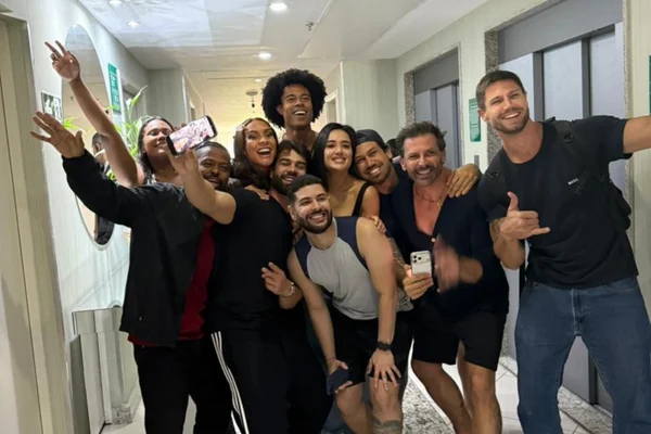 Ex-participantes se reencontram em hotel antes da final do BBB 26