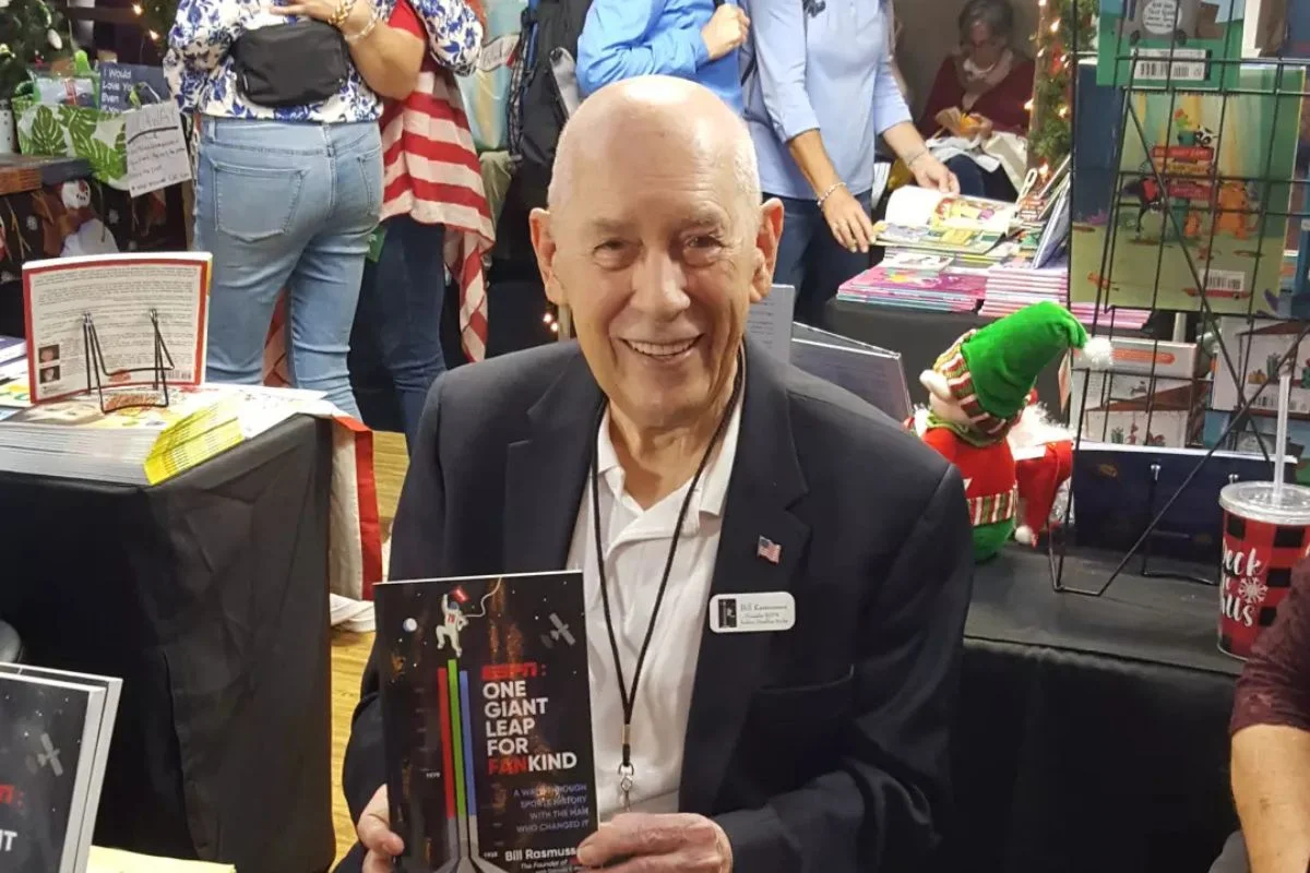 Bill Rasmussen, fundador da ESPN, morreu aos 93 anos após complicações da doença de Parkinson Bill Rasmussen, fundador da ESPN, morreu aos 93 anos após complicações da doença de Parkinson