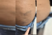 Motorista saiu do carro e partiu para cima de passageira após discussão Motorista saiu do carro e partiu para cima de passageira após discussão