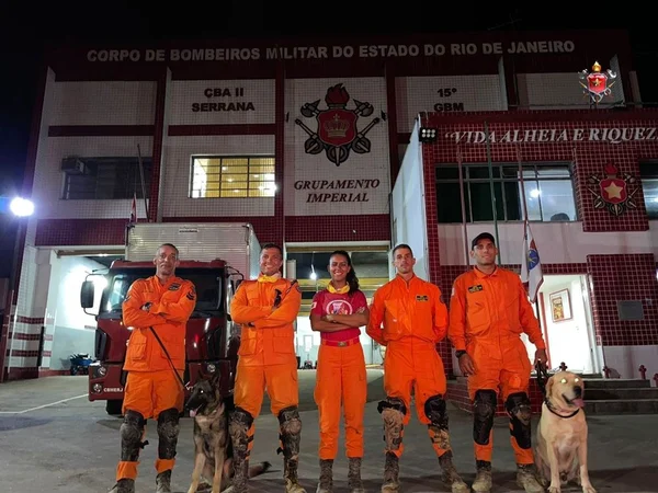 Bombeiros do DF encontram corpos de desaparecidos em Petrópolis (RJ)