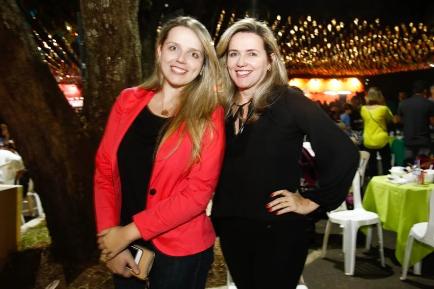 Fernanda de Almeida e Maria Regina de Almeida Fernanda de Almeida e Maria Regina de Almeida