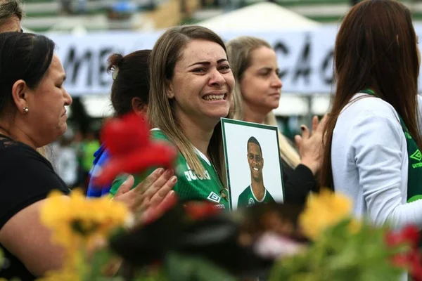 O adeus aos heróis da Chapecoense: veja fotos do velório coletivo na Arena Condá