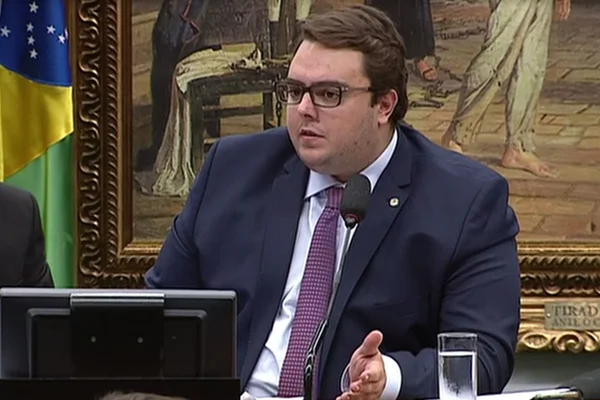 Filho de deputado salvo por Nunes Marques é da tropa bolsonarista