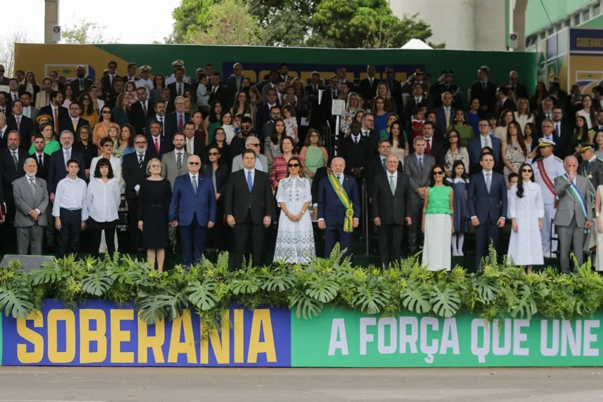Edson Fachin, Davi Alcolumbre e Hugo Motta são algumas das autoridades que participam do desfile de 7 de Setembro Edson Fachin, Davi Alcolumbre e Hugo Motta são algumas das autoridades que participam do desfile de 7 de Setembro