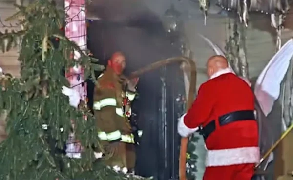Bombeiro apaga incêndio vestido de Papai Noel e emociona a web