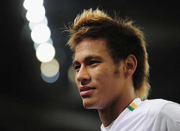 Imagem colorida de Neymar - Metrópoles