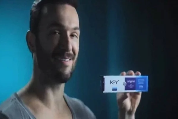Drag substitui Diego Hypólito em propaganda de lubrificante KY