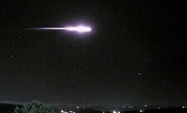 Imagem colorida do lixo espacial do foguete russo - Metrópoles