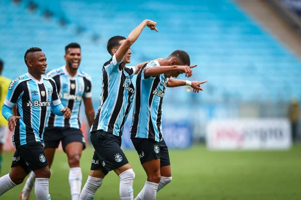 Grêmio bate líder Ypiranga, mas não evita clássico com Inter na semi