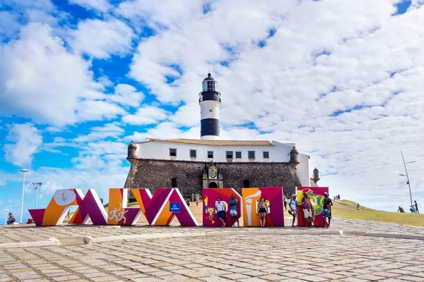 Concurso em Salvador: centenas de vagas e remuneração de até R$ 10 mil