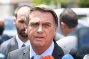 Jair Bolsonaro e Eduardo Bolsonaro são acusados pela PGR de promover "ato de guerra" dos EUA contra o Brasil