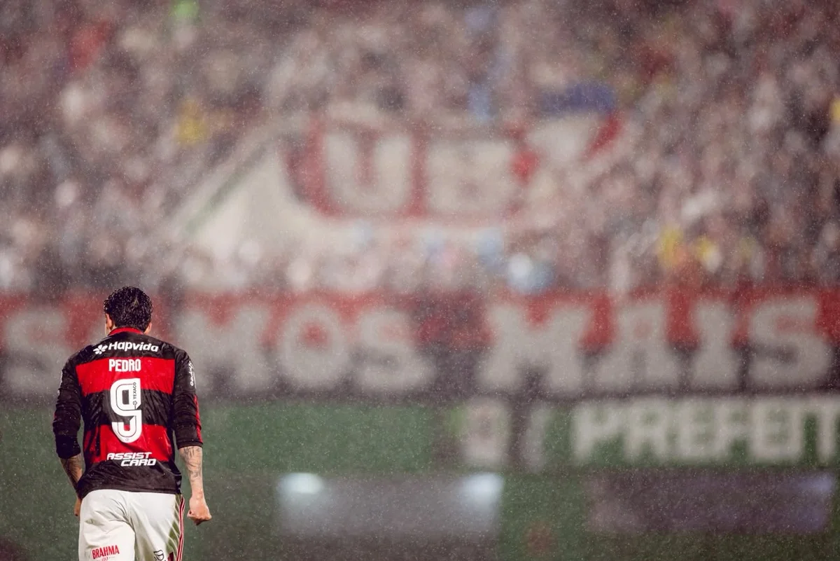 Com dois gols de Pedro, Flamengo goleia a Chapecoense no Brasileirão - imagem 3 Com dois gols de Pedro, Flamengo goleia a Chapecoense no Brasileirão - imagem 3