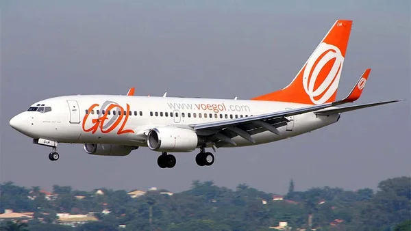 imagem colorida avião da GOL pouso - Metrópoles