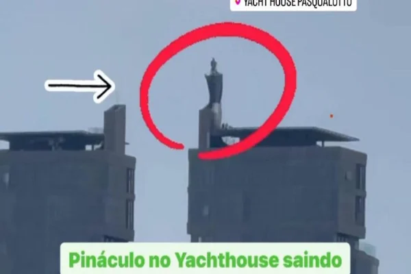 Imagem colorida de prédio - Metrópoles