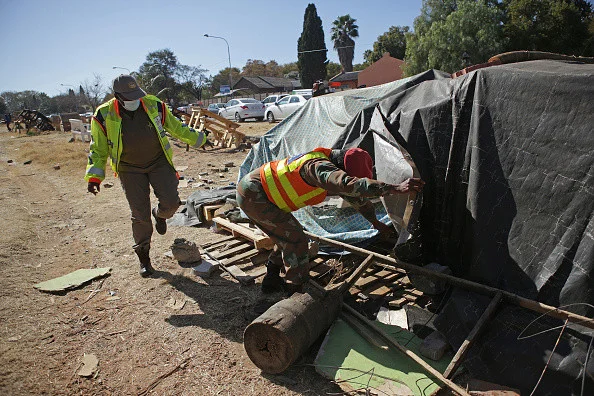 Enchentes deixam 395 mortos na África do Sul