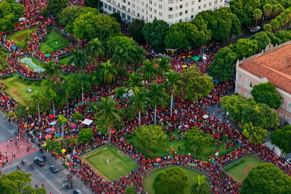 Lula na Praça da Estação com eleitores Lula na Praça da Estação com eleitores