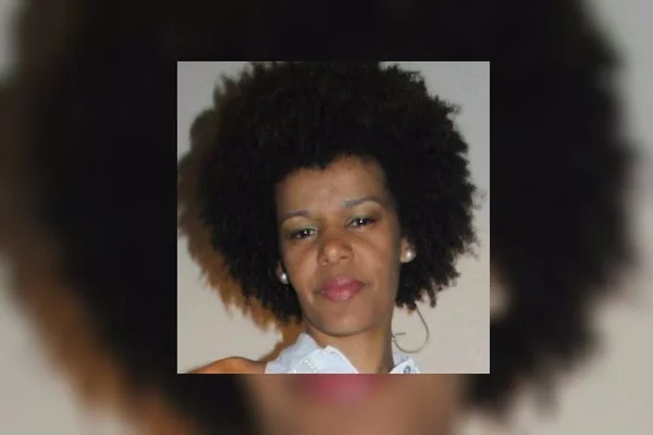 Aposentada é presa após cuspir em produtora e delegada negras