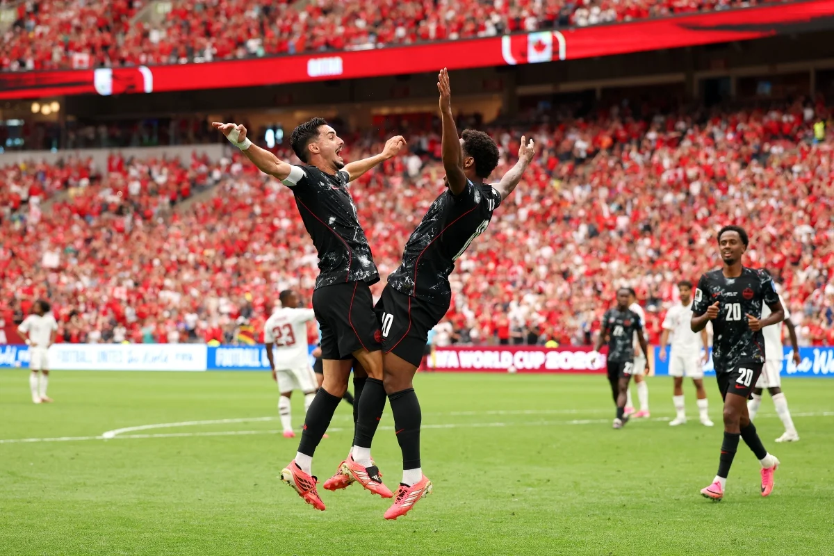 Jogadores do Canadá comemorando gol na Copa do Mundo Jogadores do Canadá comemorando gol na Copa do Mundo