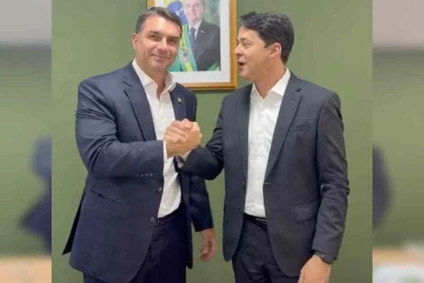 PE: Flávio Bolsonaro lança Anderson Ferreira como pré-candidato ao Senado