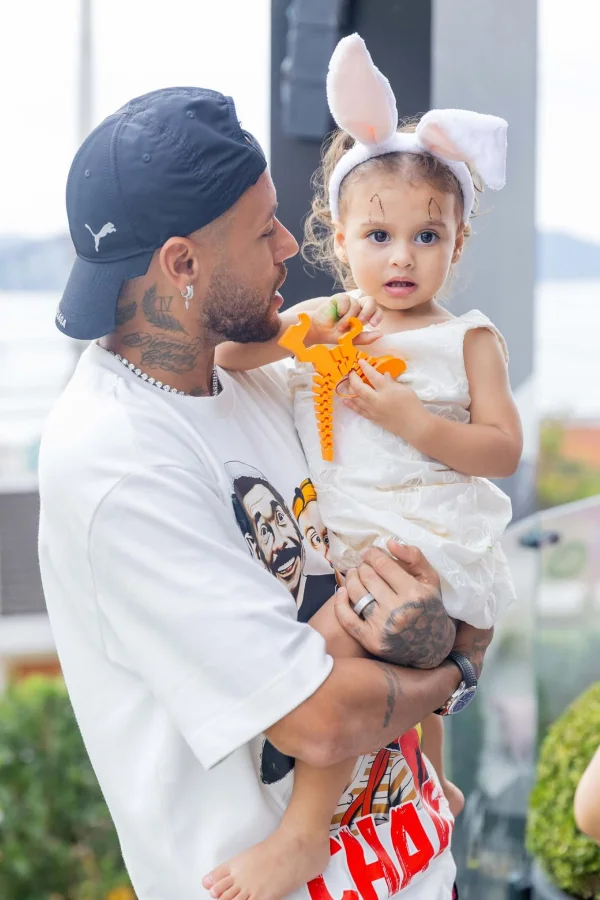 Neymar faz homenagem à filha após polêmica com Amanda Kimberlly - destaque galeria