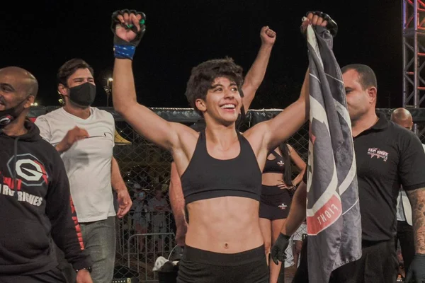 Imagem colorida mostra a lutadora da MMA de Samambaia Thaiany Lopes - Metrópoles