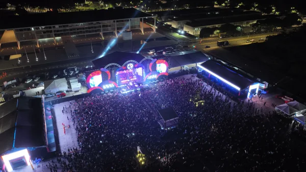 Fotografia colorida mostrando shows do Dia Mundial da Diversidade Cultural-Metrópoles
