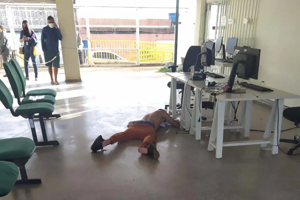 Homem esfaqueado no Na Hora
