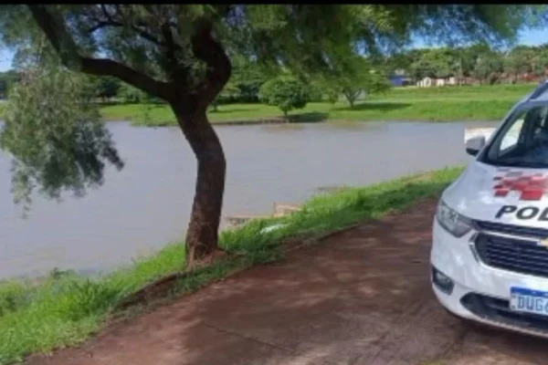 Yasmin Eduarda, de 14 anos, havia se afogado no lago de Barretos na noite de sábado. O corpo da jovem foi encontrado na manhã deste domingo - Metrópoles