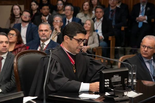 O conselheiro Wagner Rosário em posse no TCESP.